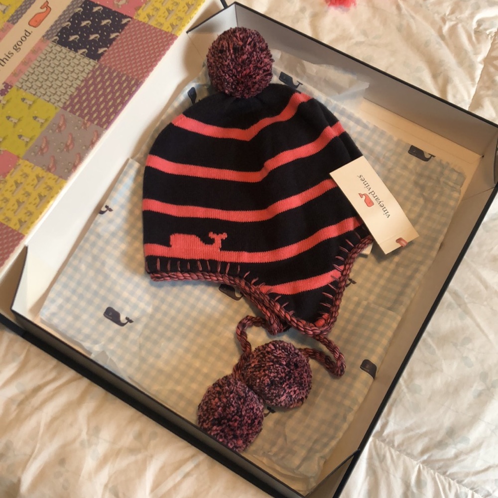 Vineyard Vines Hat and Scarf Set. Brand new with tags! Comes with gift box! - Picture 2 of 3